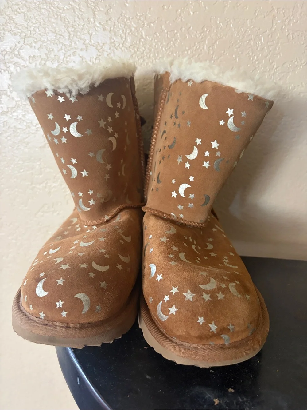 UGG Kids Bailey Bow II Moon & Stars Boots Girls Youth Size 4